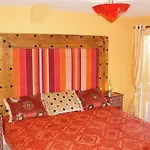 Inn Seventies Cheap & Chic Two