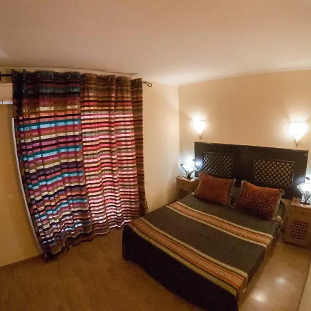 Seventies Cheap & Chic Two Aparthotel 3*