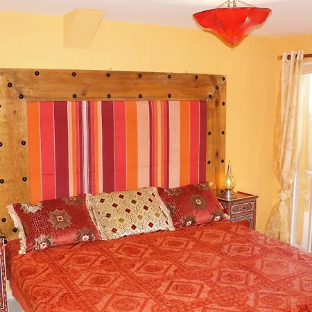 Inn Seventies Cheap And Chic