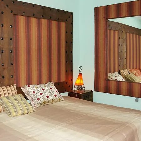 Seventies Cheap & Chic Two 3* Lagos