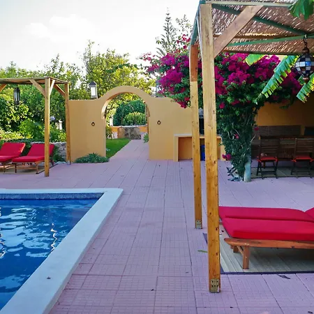 Seventies Cheap & Chic Two Aparthotel 3*
