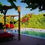 Inn Seventies Cheap & Chic Two Lagos
