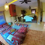 Inn Seventies Cheap & Chic Two Lagos