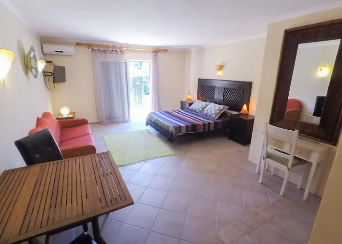 Inn Seventies Cheap & Chic Two 3* 라고스