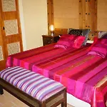 Inn Seventies Cheap & Chic Two Lagos