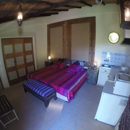 Inn Seventies Cheap & Chic Two Lagos