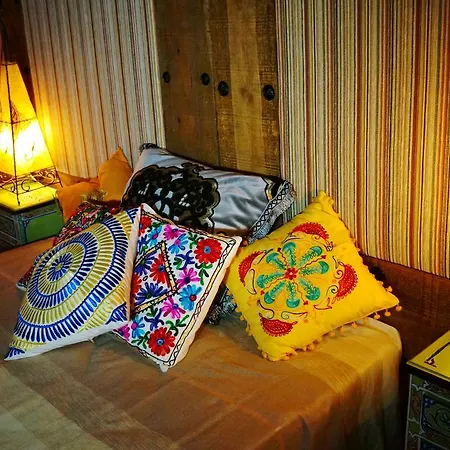 Inn Seventies Cheap & Chic Two Lagos