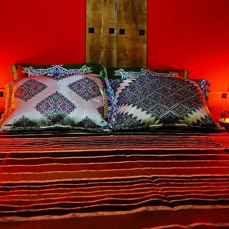 Inn Seventies Cheap & Chic Two Apart-hotel