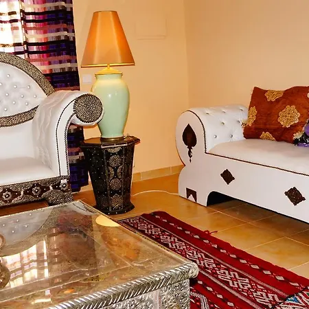 Inn Seventies Cheap & Chic Two