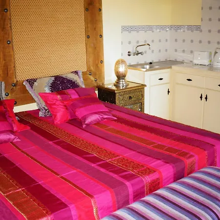 Inn Seventies Cheap & Chic Two Apart-hotel