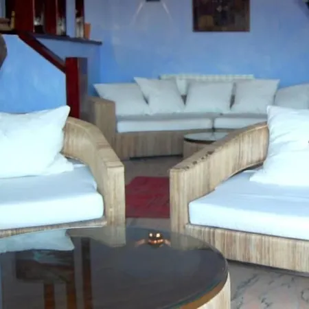 Inn Seventies Cheap & Chic Two