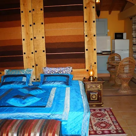 Inn Seventies Cheap & Chic Two