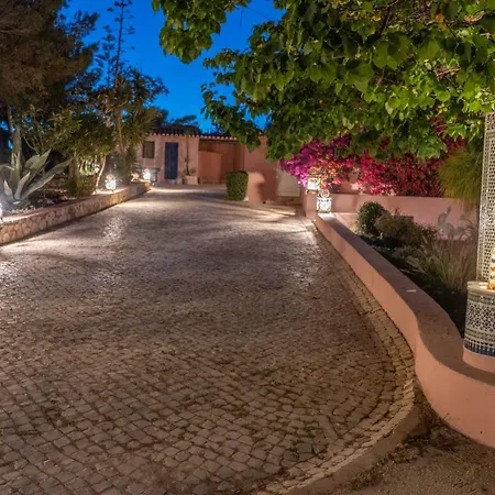 Inn Seventies Cheap & Chic Two Aparthotel 3*